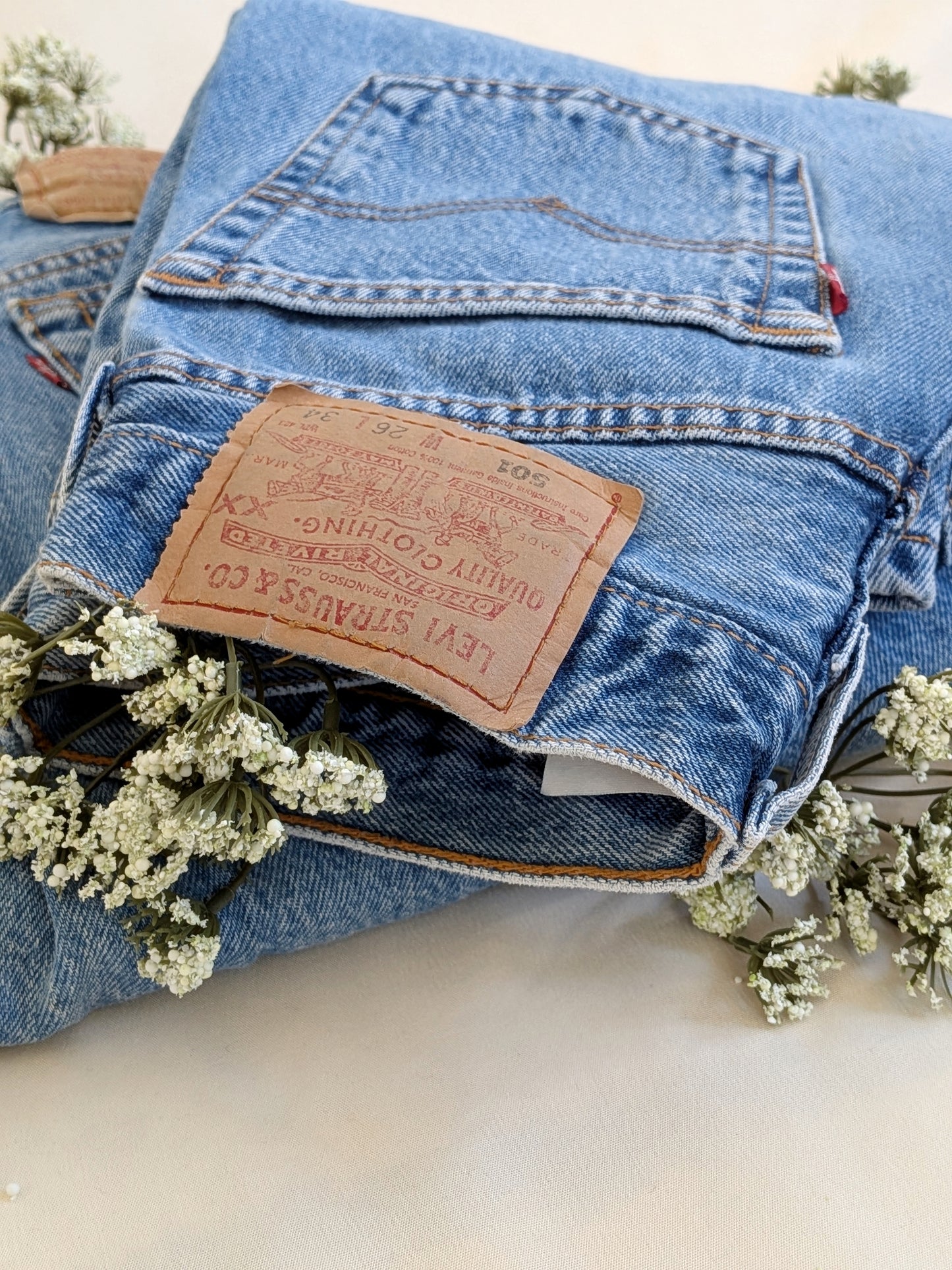 Levi’s 501 High Waisted Straight Leg Jeans 26W | 1990s