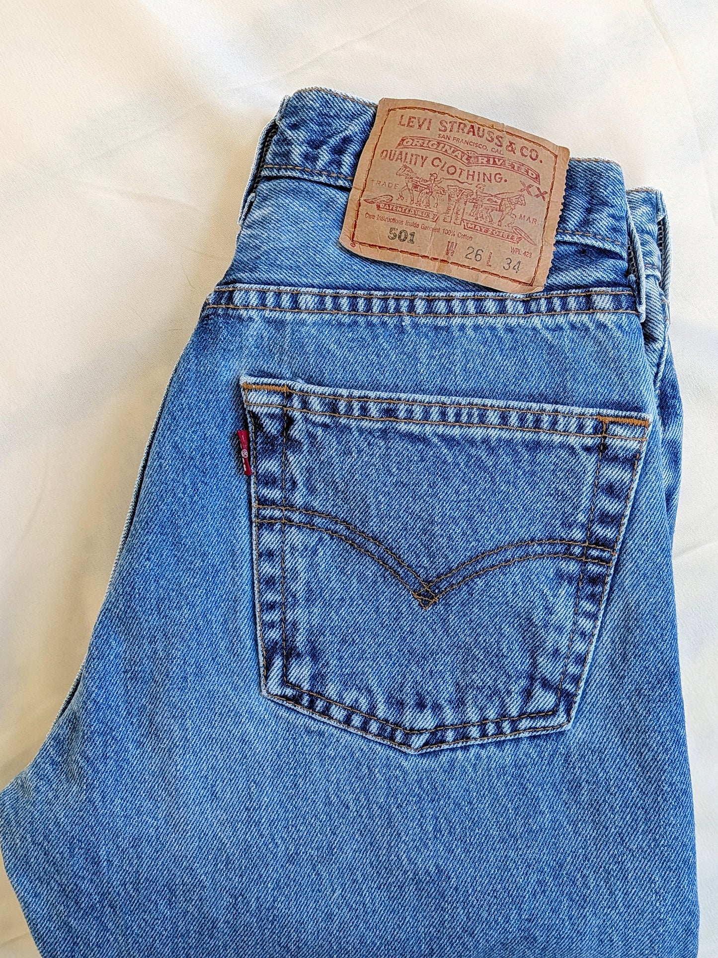 Levi’s 501 High Waisted Straight Leg Jeans 26W | 1990s
