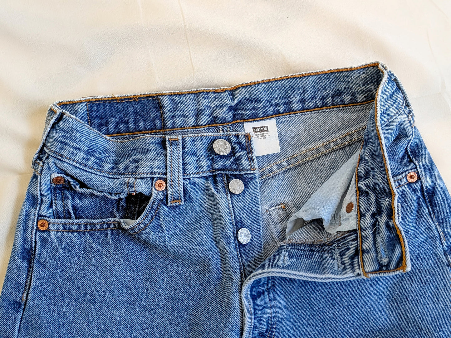 Levi’s 501 High Waisted Straight Leg Jeans 26W | 1990s
